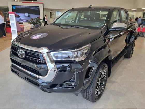 TOYOTA HILUX 2.8 D-4D TURBO DIESEL CD SRX PLUS 4X4 AUTOMÁTICO TOYOTA HILUX 2.8 D-4D TURBO DIESEL CD SRX PLUS 4X4 AUTOMÁTICO